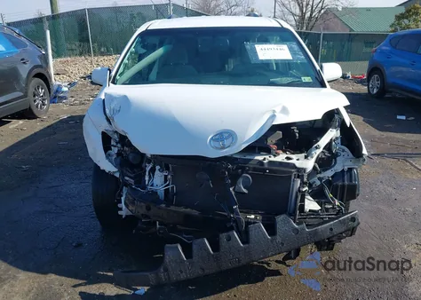 2017 Toyota Sienna Le 8 Passenger z USA, uszkodzony, nr VIN 5TDKZ3DC7HS881390